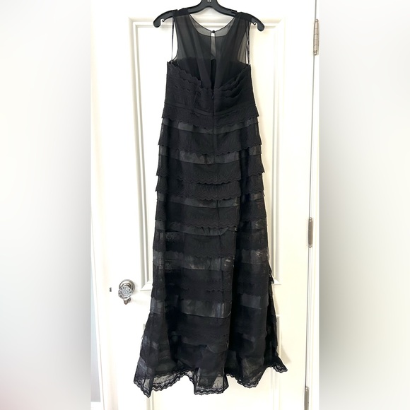 Stunning full length gown! - Picture 1 of 7